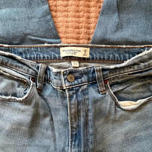 Abercrombie & Fitch High Rise Blue Jeans - Picture 5 of 5